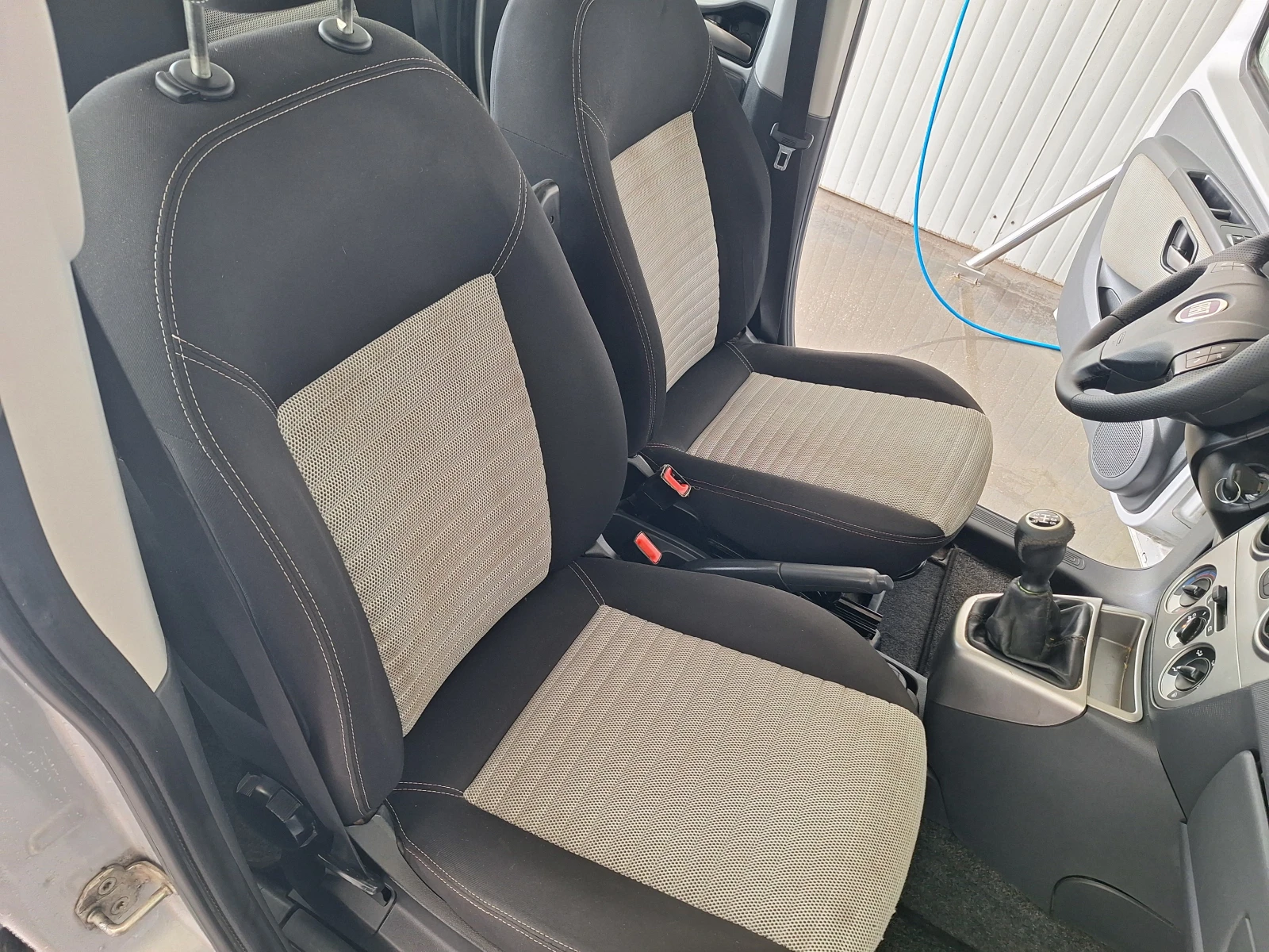 Fiat Qubo 1.4i, снимка 14 - Автомобили и джипове - 55196741