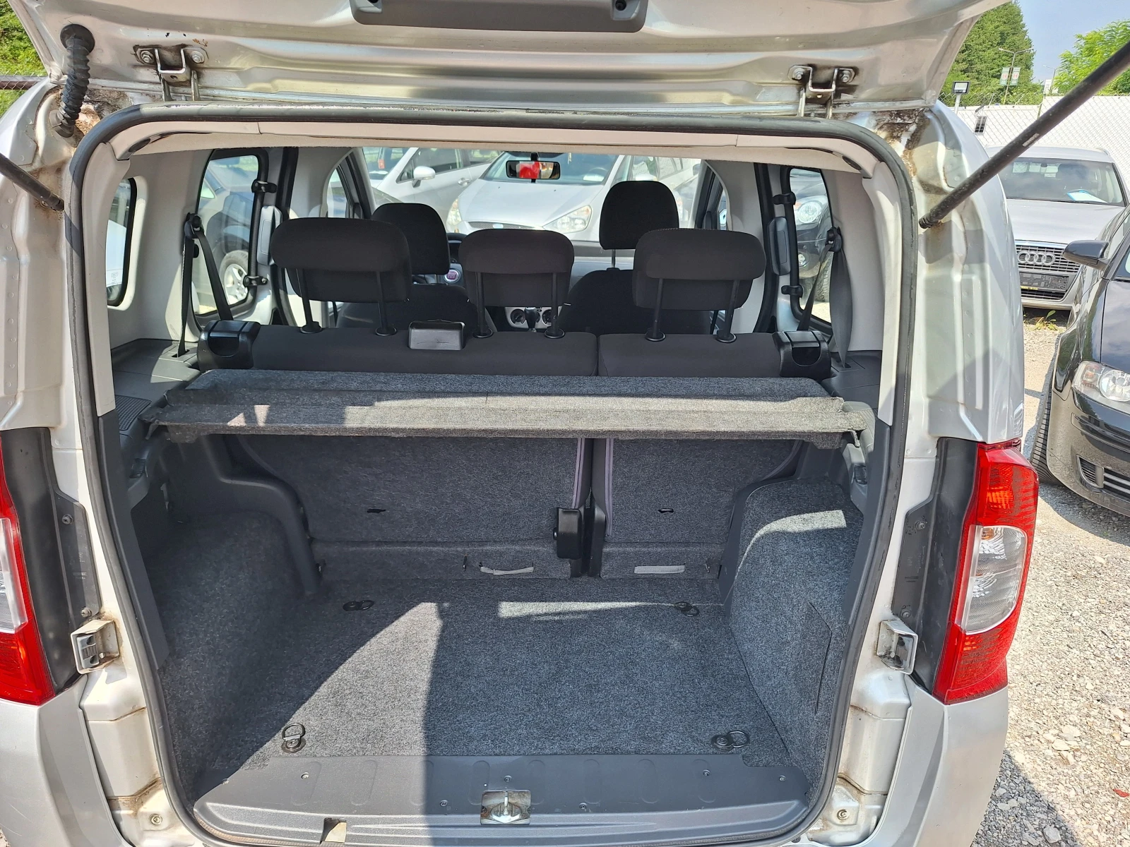 Fiat Qubo 1.4i, снимка 16 - Автомобили и джипове - 55196741
