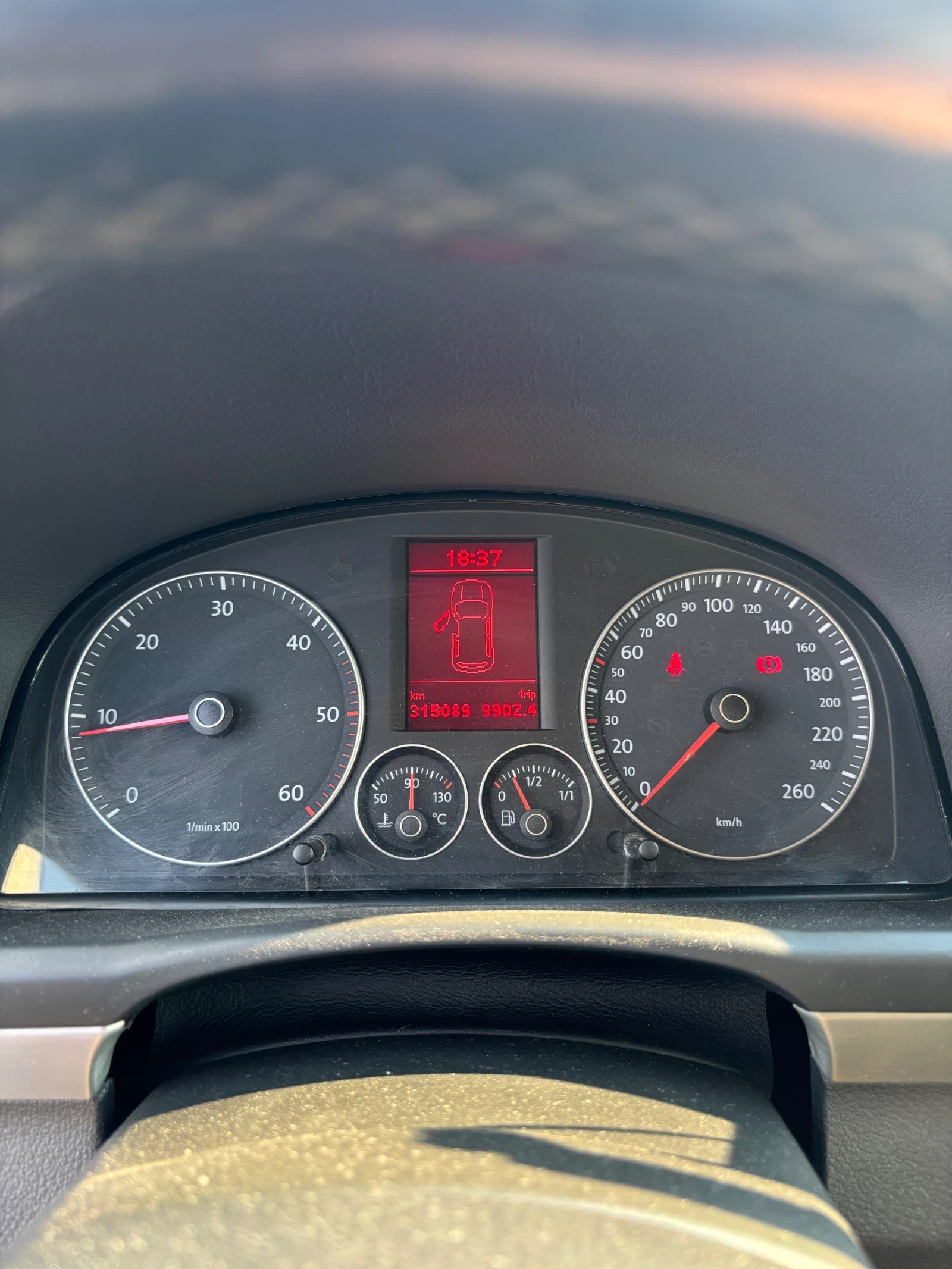 VW Touran, снимка 9 - Автомобили и джипове - 55597942