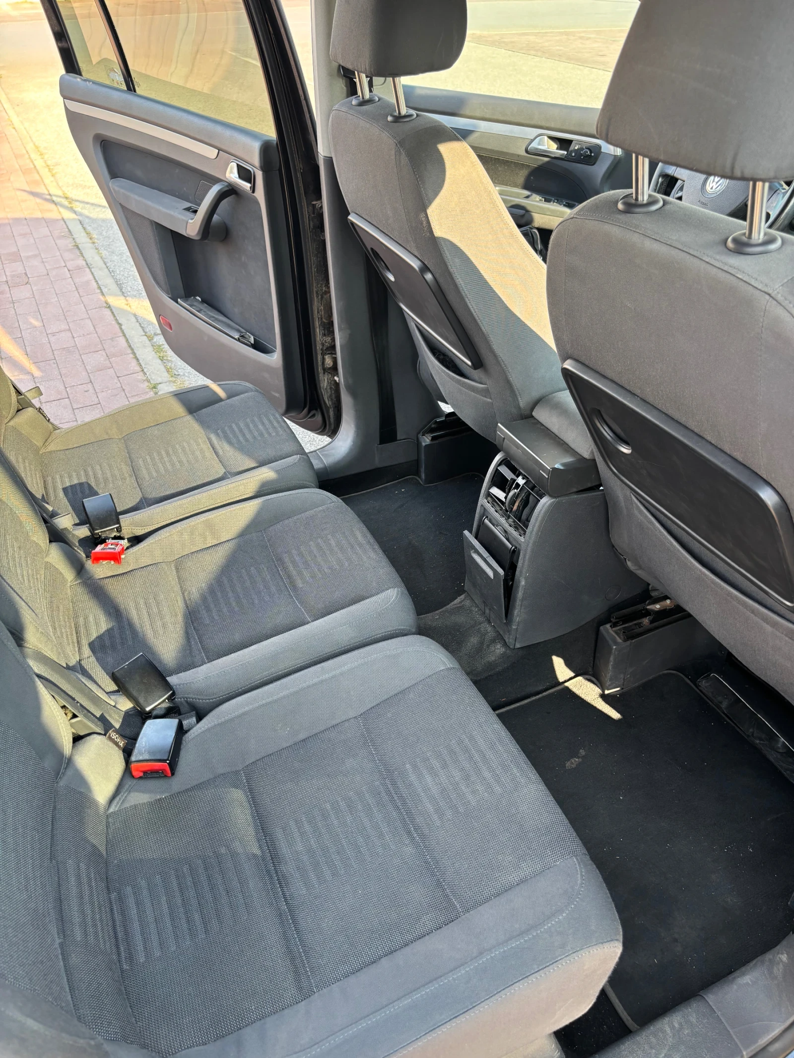VW Touran, снимка 10 - Автомобили и джипове - 55597942