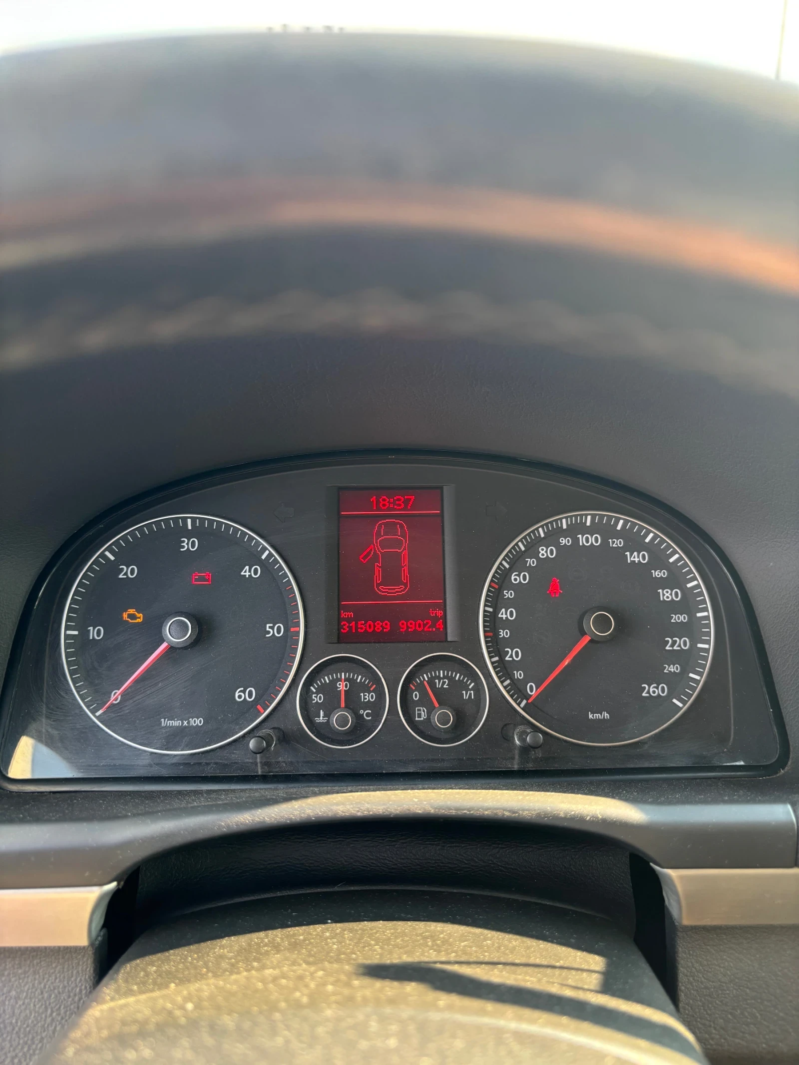 VW Touran, снимка 8 - Автомобили и джипове - 55597942