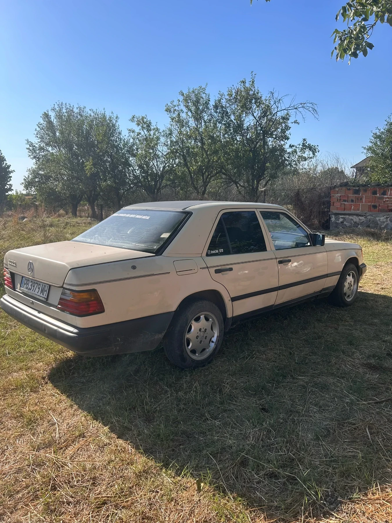 Mercedes-Benz 124 200D, снимка 3 - Автомобили и джипове - 56334022