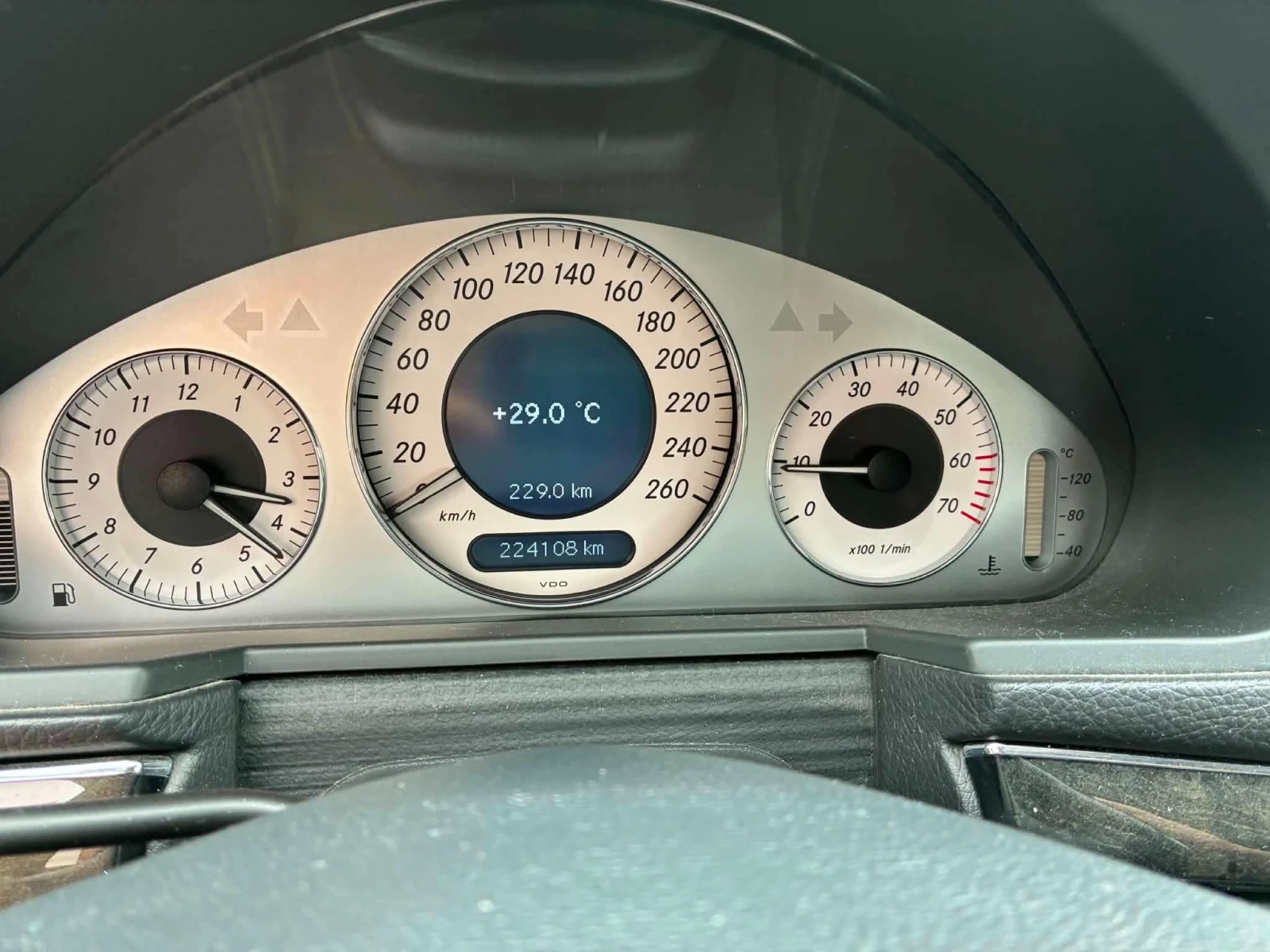 Mercedes-Benz E 240, снимка 10 - Автомобили и джипове - 56634387
