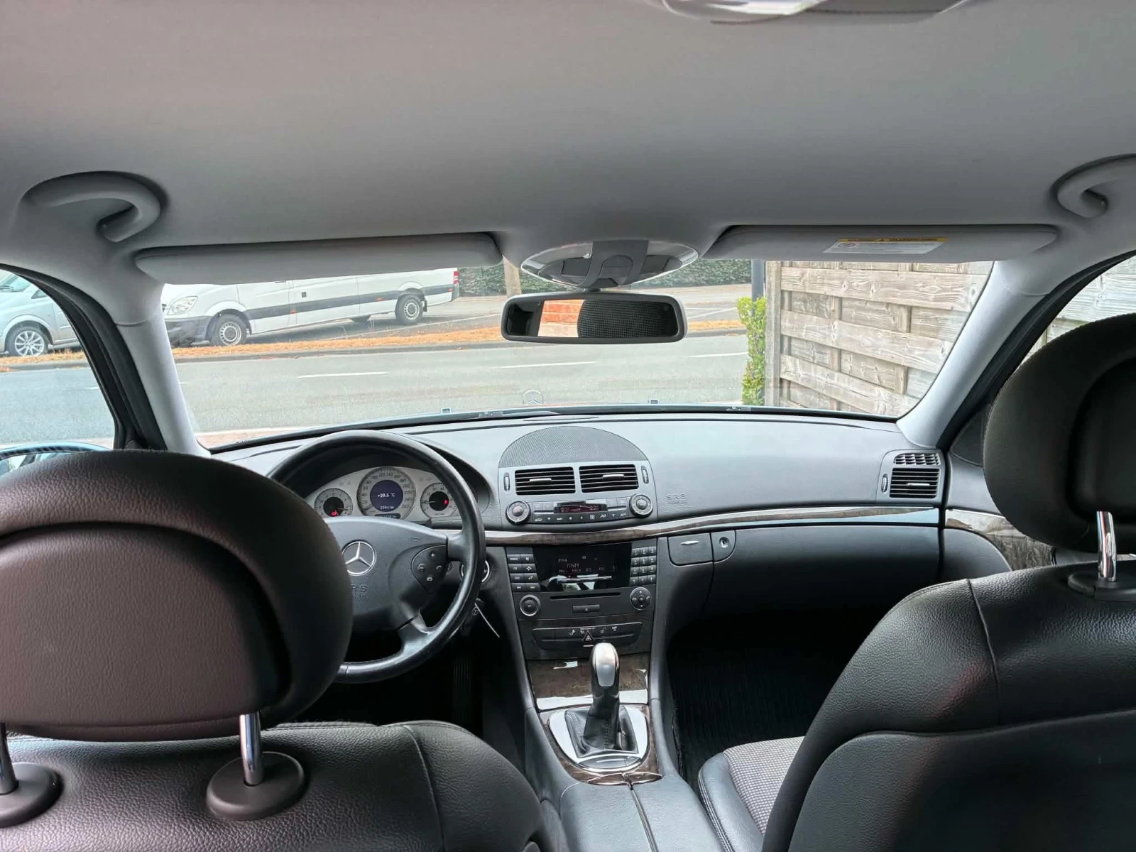 Mercedes-Benz E 240, снимка 13 - Автомобили и джипове - 56634387