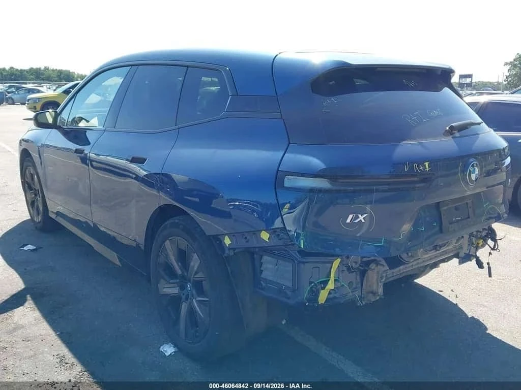 BMW iX, снимка 3 - Автомобили и джипове - 56727592