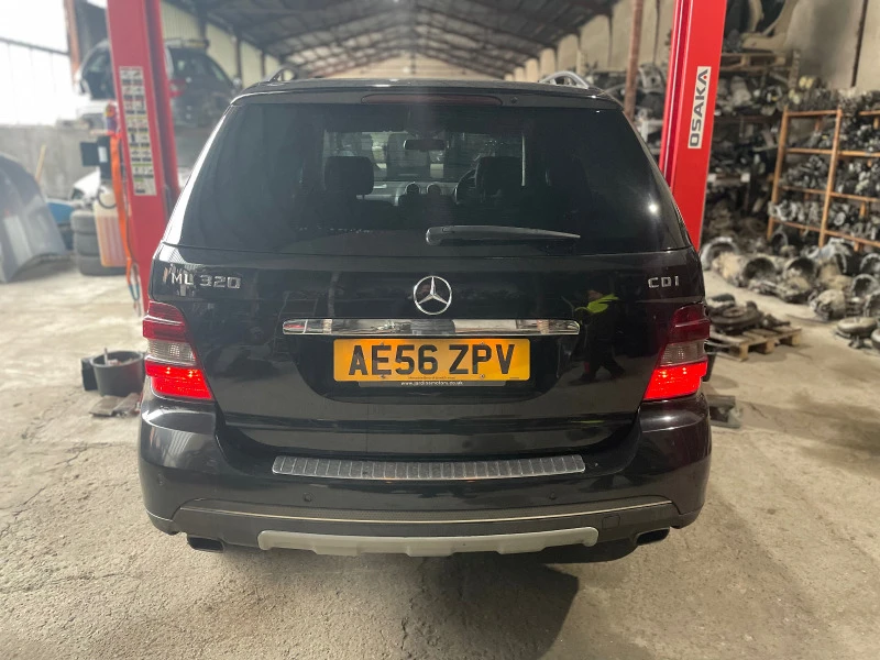 Mercedes-Benz ML 320 Ксенон, снимка 6 - Автомобили и джипове - 40265975