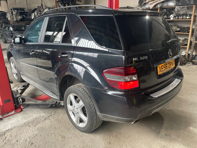 Mercedes-Benz ML 320 Ксенон, снимка 5 - Автомобили и джипове - 40265975