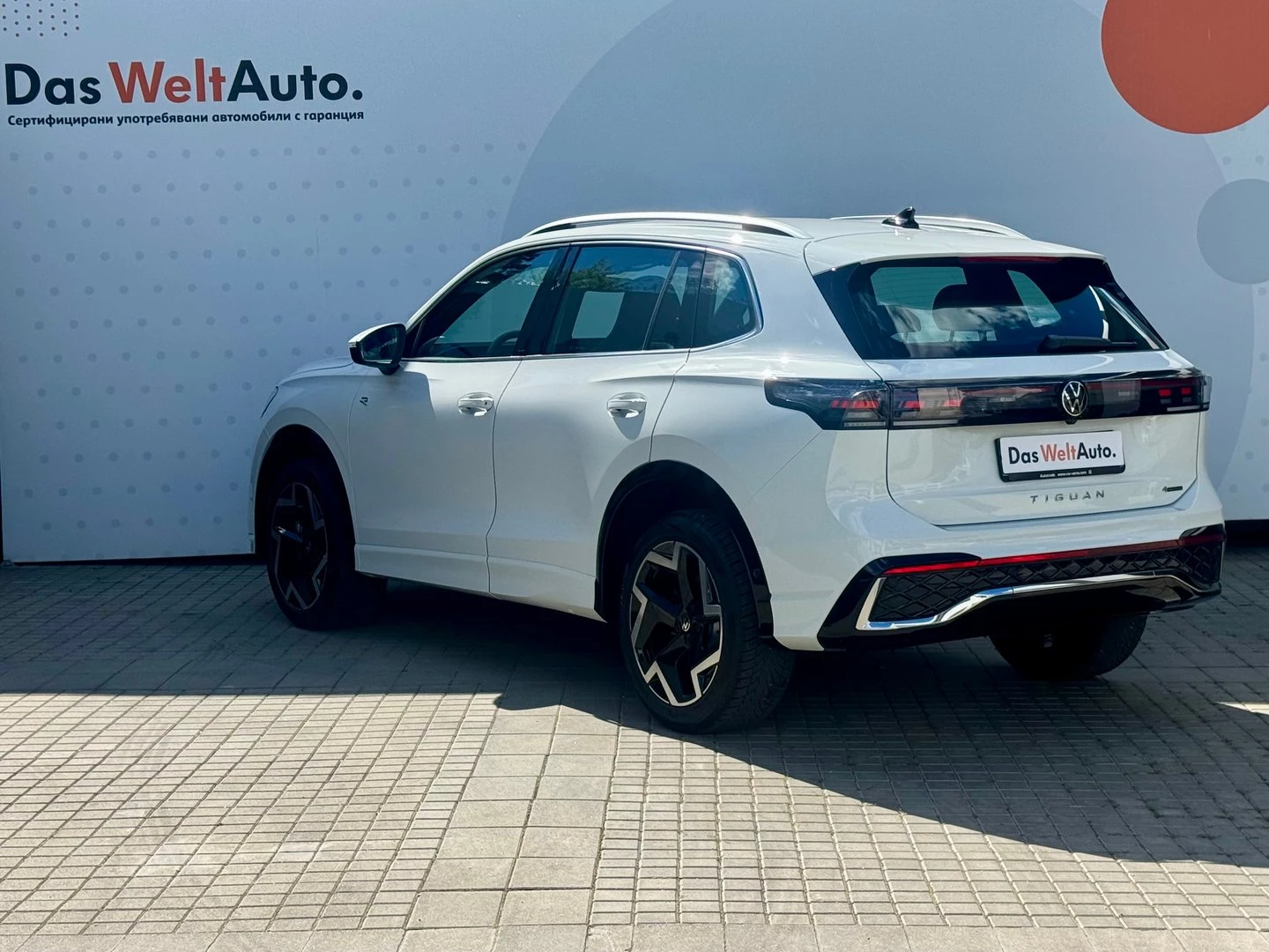 VW Tiguan R-Line 2.0 TDI SCR 4MOTION DSG, снимка 2 - Автомобили и джипове - 53829800