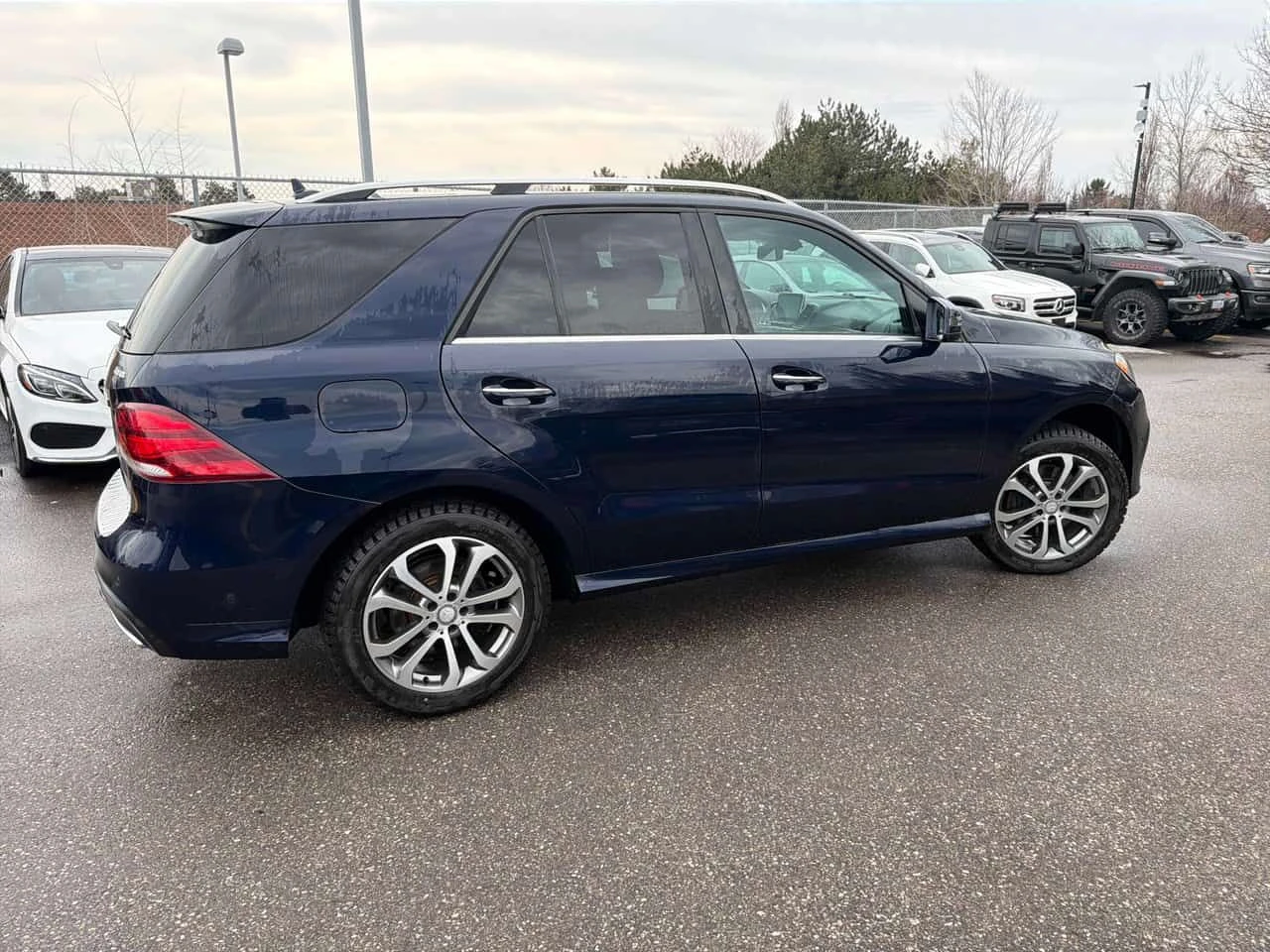 Mercedes-Benz GLE 350 350d/CARFAX/360 КАМЕРА/ПОДГРЕВ/ПАМЕТ/ПАНО/+ ГУМИ, снимка 4 - Автомобили и джипове - 53990742