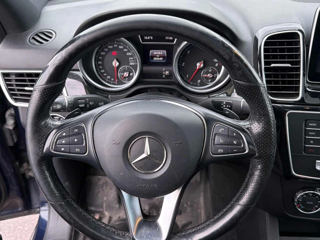 Mercedes-Benz GLE 350 350d/CARFAX/360 КАМЕРА/ПОДГРЕВ/ПАМЕТ/ПАНО/+ ГУМИ, снимка 12 - Автомобили и джипове - 53990742