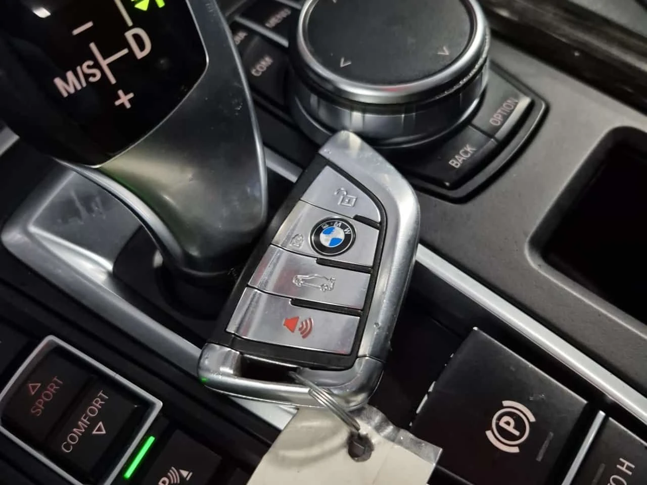 BMW X5 * XDRIVE40E * KEYLESS * PANO * ОБДУХВАНЕ  * , снимка 8 - Автомобили и джипове - 54085226