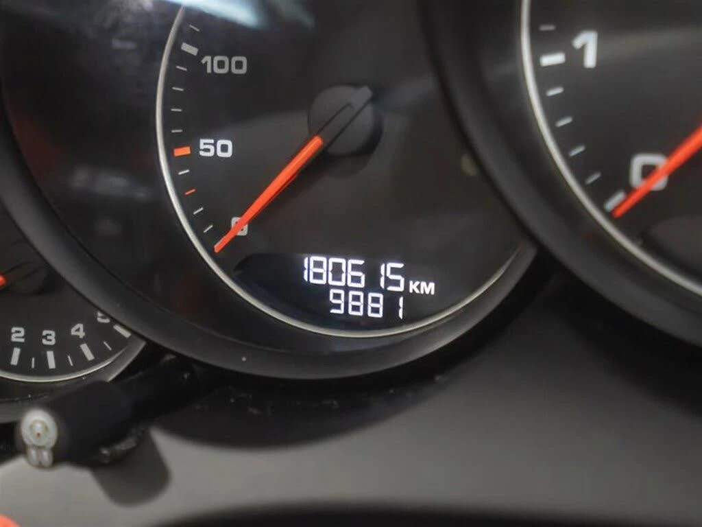 Porsche Cayenne GTS * 4x4* 440кс * АвтоКредит* (ЦЕНА ДО БГ), снимка 16 - Автомобили и джипове - 54128526