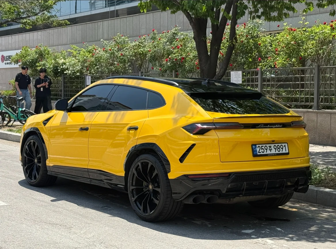 Lamborghini Urus, снимка 3 - Автомобили и джипове - 54878784