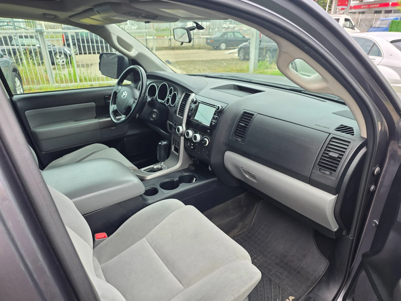 Toyota Sequoia 4.7  4X4 , снимка 8 - Автомобили и джипове - 55187779