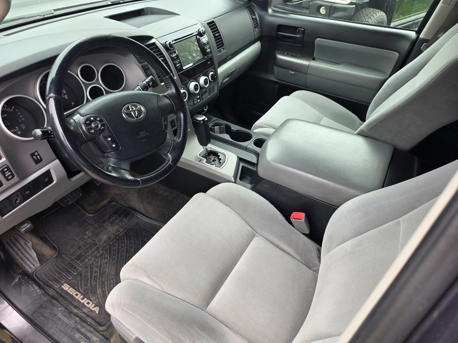 Toyota Sequoia 4.7  4X4 , снимка 9 - Автомобили и джипове - 55187779