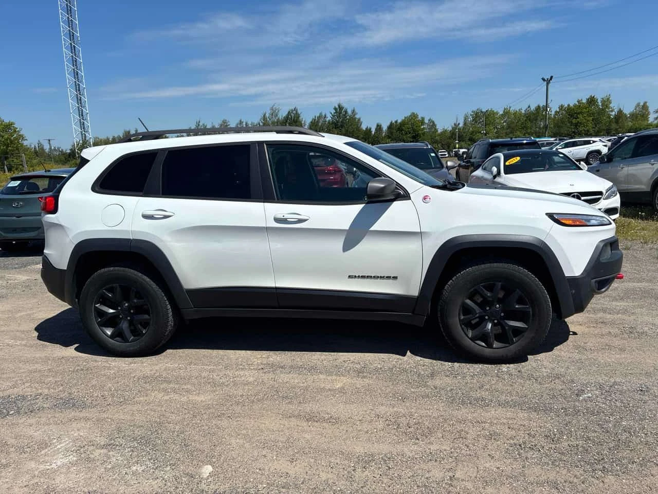 Jeep Cherokee * Trailhawk * CARFAX * ОПЦИЯ ЗА ФИНАНСИРАНЕ, снимка 3 - Автомобили и джипове - 55647614