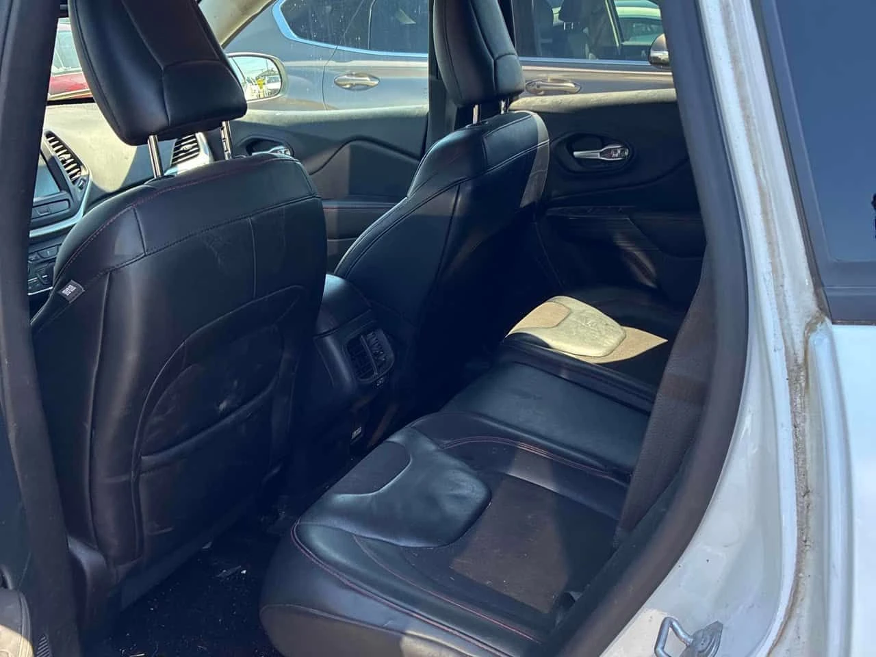 Jeep Cherokee * Trailhawk * CARFAX * ОПЦИЯ ЗА ФИНАНСИРАНЕ, снимка 12 - Автомобили и джипове - 55647614