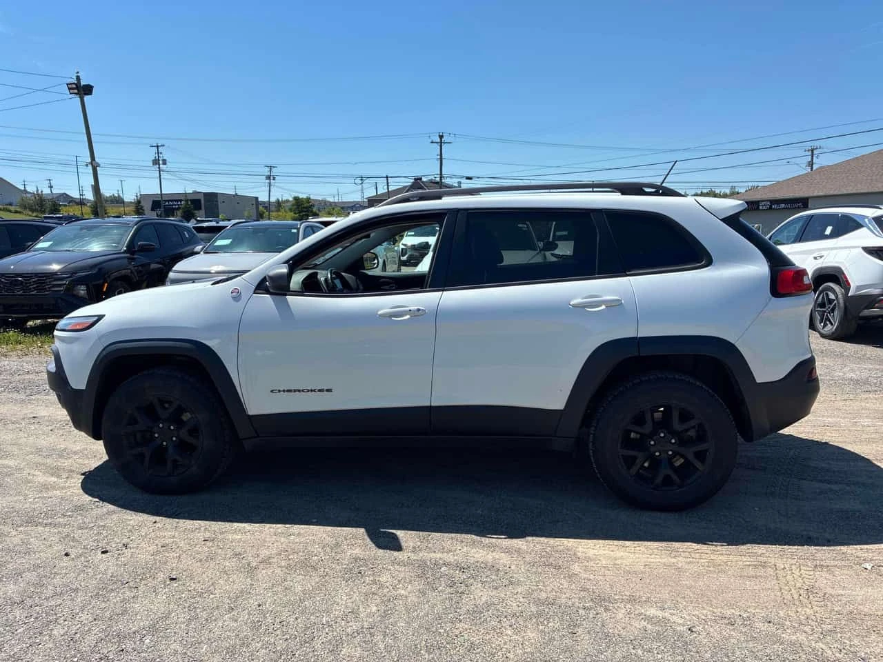 Jeep Cherokee * Trailhawk * CARFAX * ОПЦИЯ ЗА ФИНАНСИРАНЕ, снимка 2 - Автомобили и джипове - 55647614