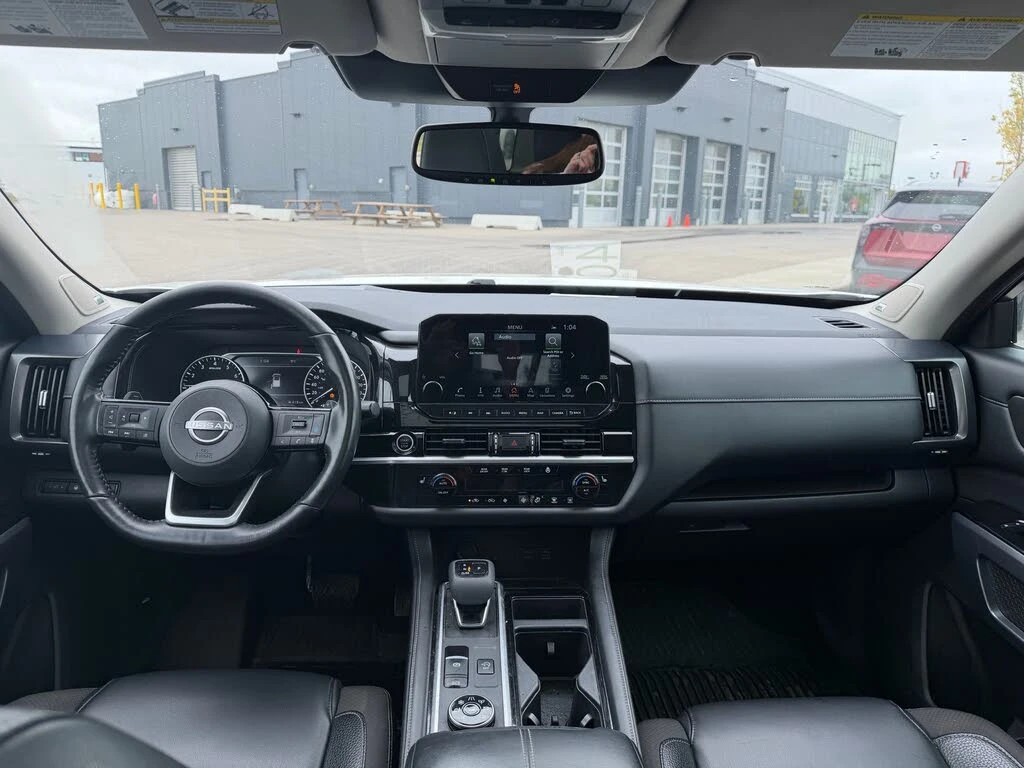 Nissan Pathfinder AWD* ПАНОРАМА* 360 КАМЕРИ* КРАЙНА ЦЕНА* , снимка 10 - Автомобили и джипове - 56506682
