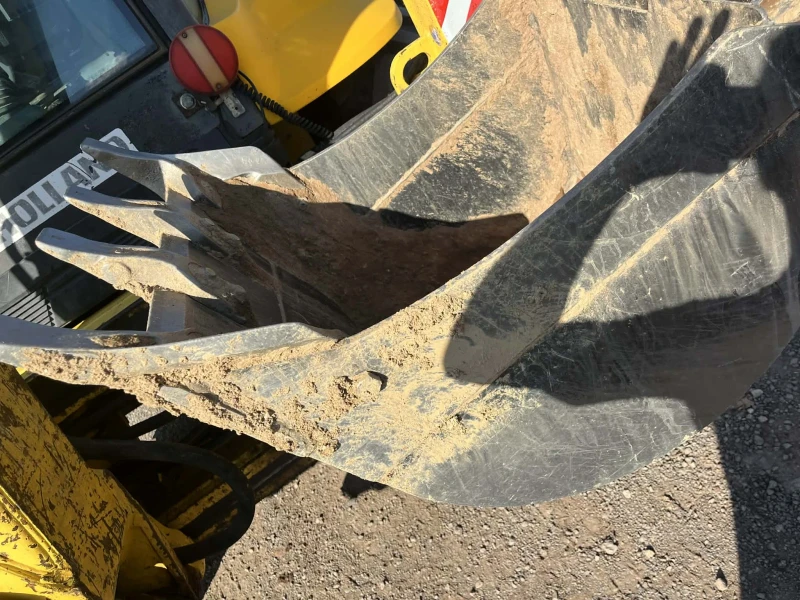 Багер New Holland B115B, снимка 10 - Индустриална техника - 53161586