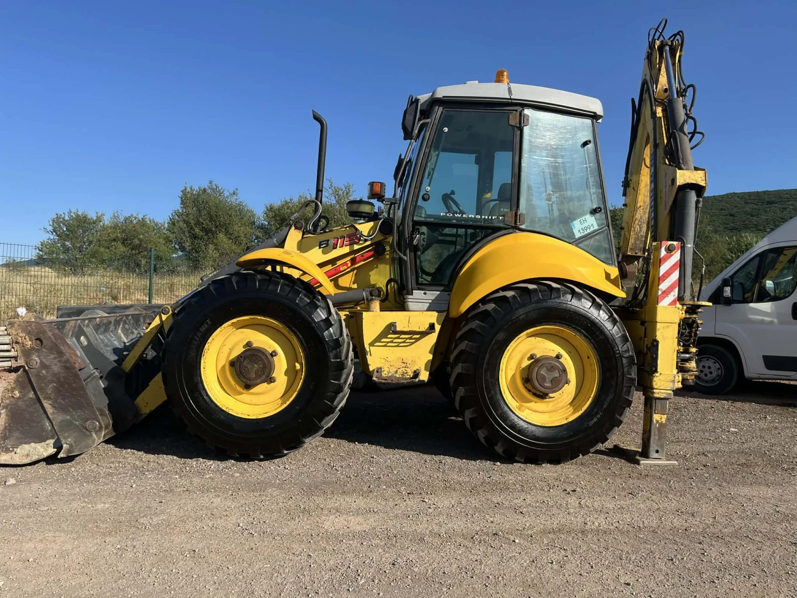 Багер New Holland B115B - изображение 2