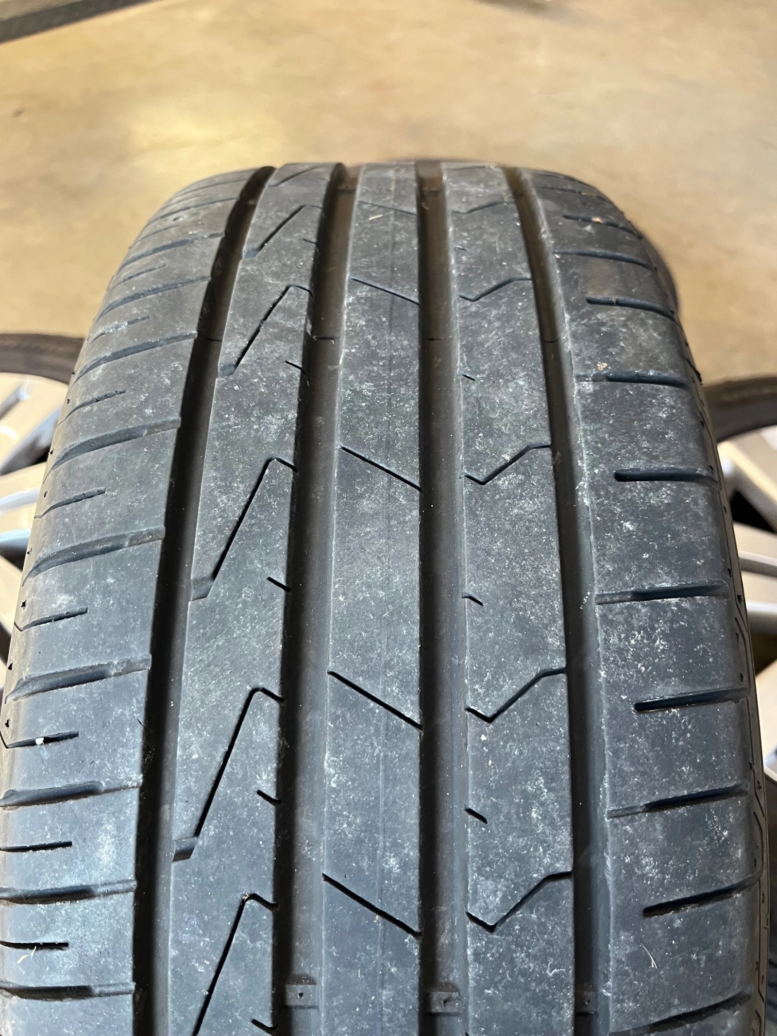 Гуми с джанти Hankook 215/55R16, снимка 8 - Гуми и джанти - 54401130