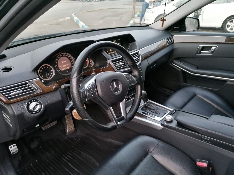 Mercedes-Benz E 200, снимка 12 - Автомобили и джипове - 45040857