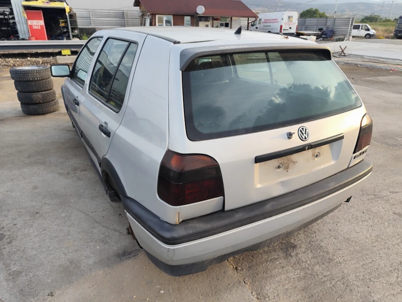 VW Golf 3 - 1.6, снимка 3 - Автомобили и джипове - 47035213