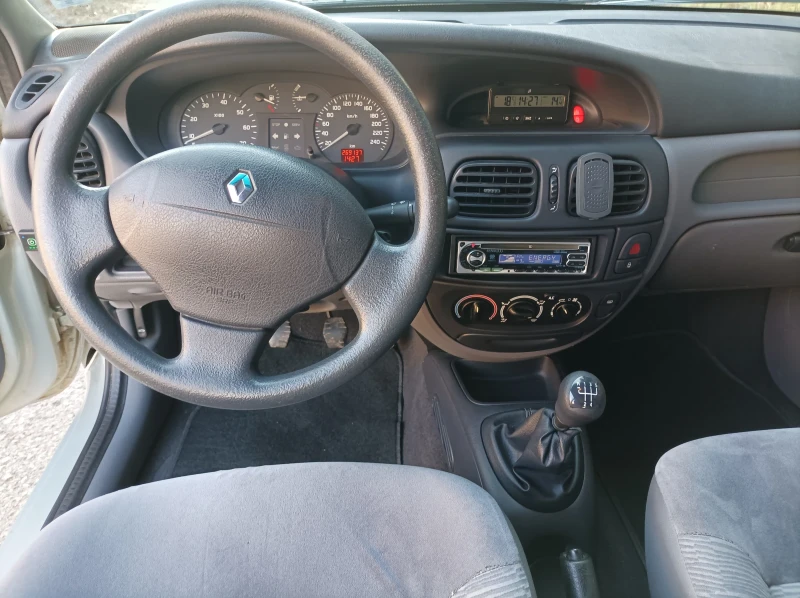 Renault Megane 1.6 16v LPG, снимка 11 - Автомобили и джипове - 53111641