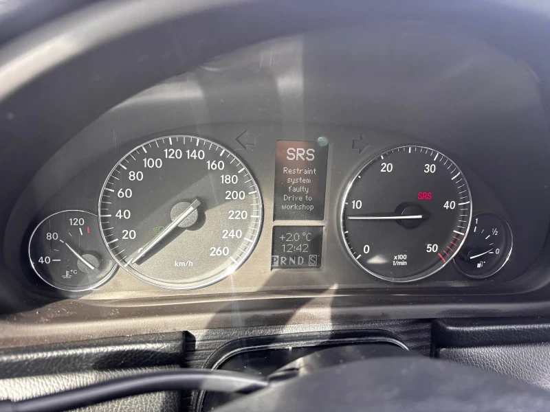 Mercedes-Benz C 220 2.2, снимка 15 - Автомобили и джипове - 53454569