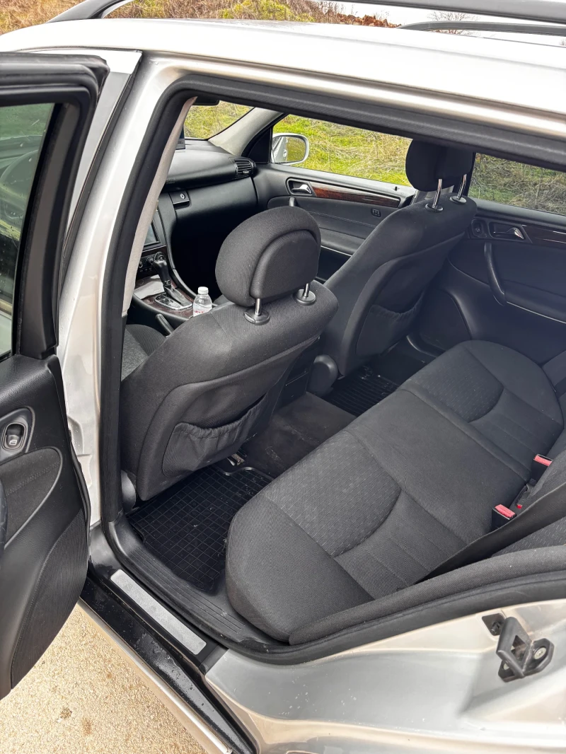 Mercedes-Benz C 220 2.2, снимка 9 - Автомобили и джипове - 53454569