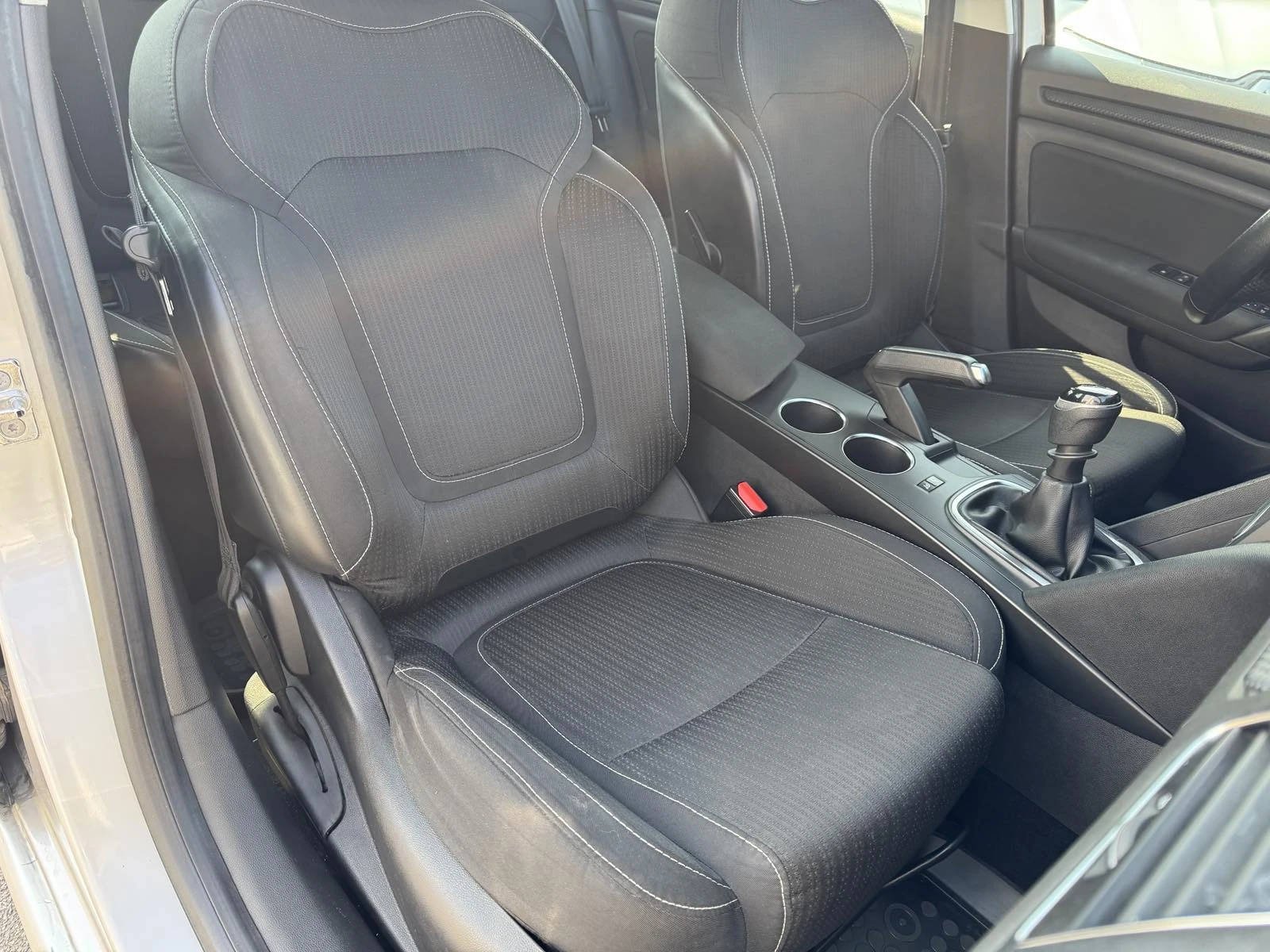 Renault Megane 1.5DCI, снимка 9 - Автомобили и джипове - 53736497