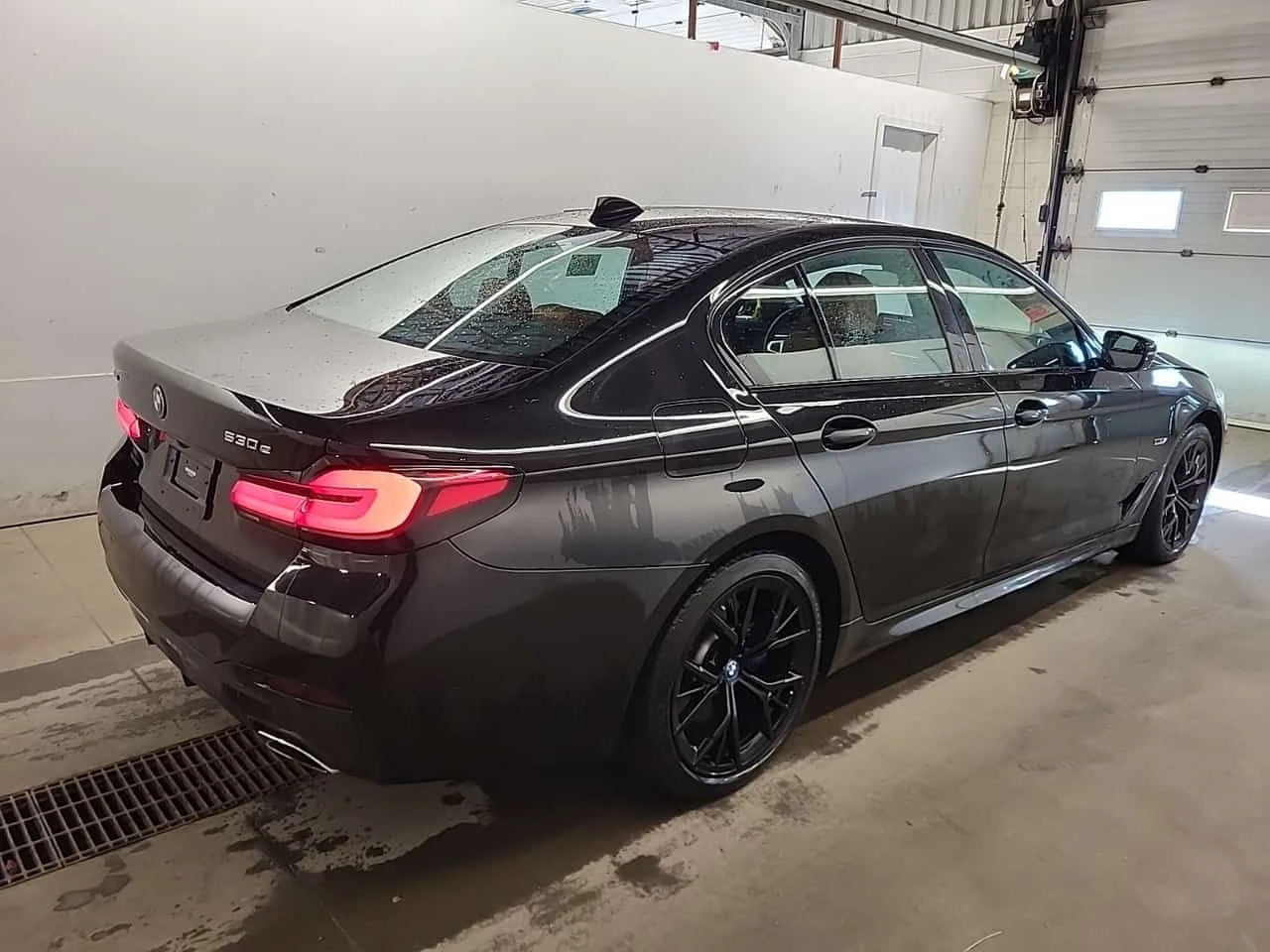 BMW 530E XDRIVE  CARFAX, снимка 3 - Автомобили и джипове - 53855414