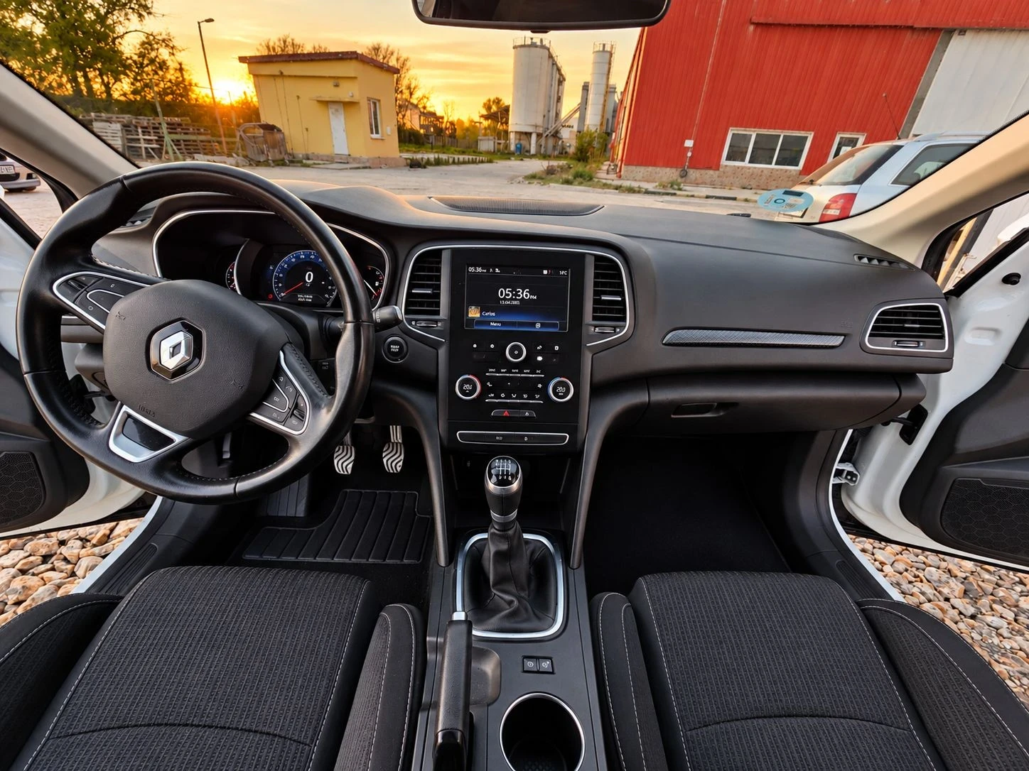 Renault Megane  Renault Megane 1.5 dCi 2017г. Keyless, снимка 5 - Автомобили и джипове - 56314406