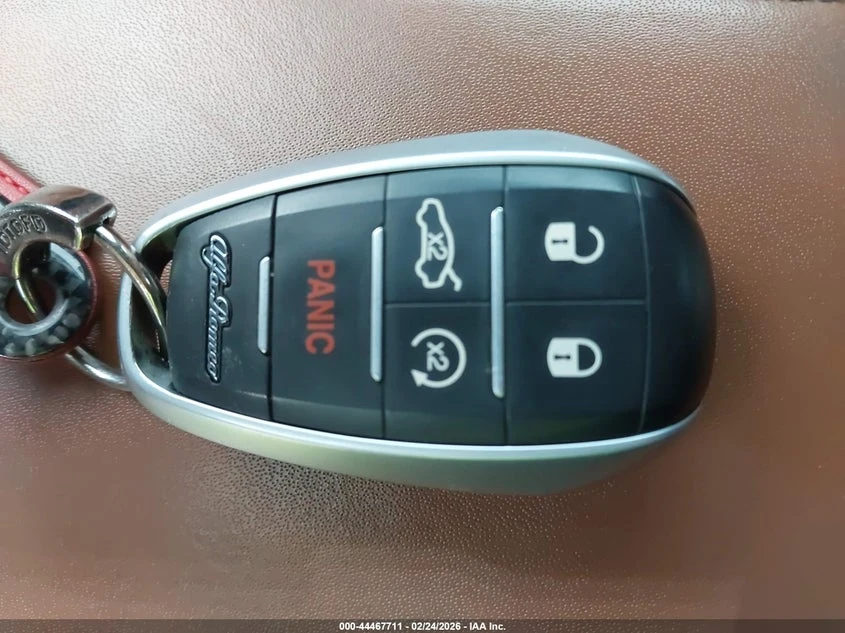 Alfa Romeo Giulia 2.0l Ti Awd, снимка 11 - Автомобили и джипове - 54197675