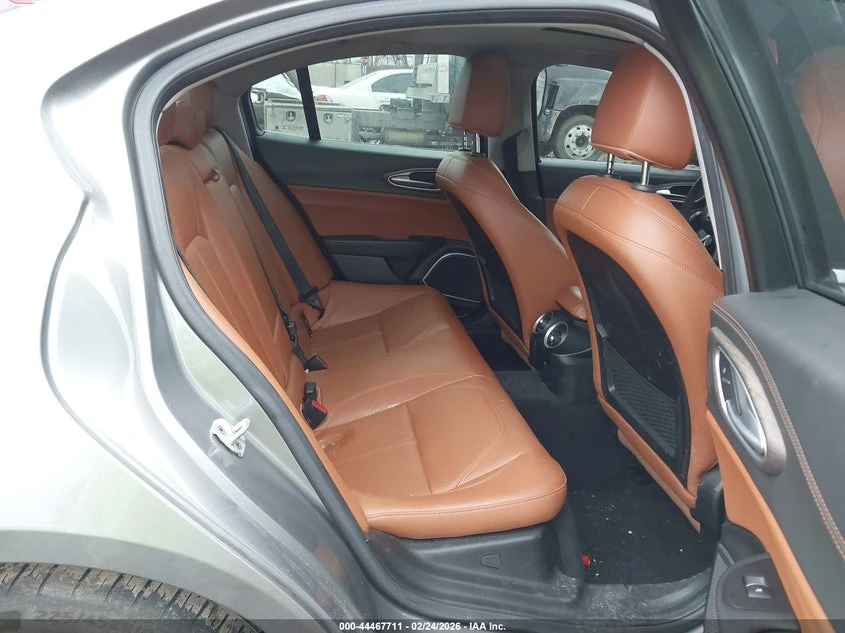 Alfa Romeo Giulia 2.0l Ti Awd, снимка 8 - Автомобили и джипове - 54197675