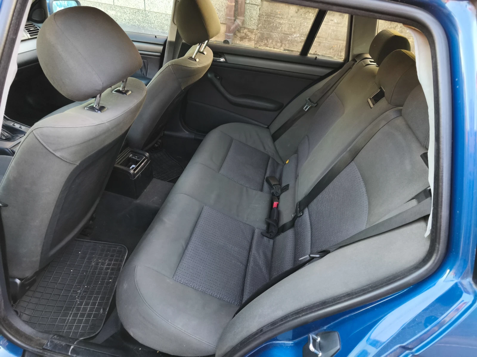 BMW 320, снимка 2 - Автомобили и джипове - 54429303