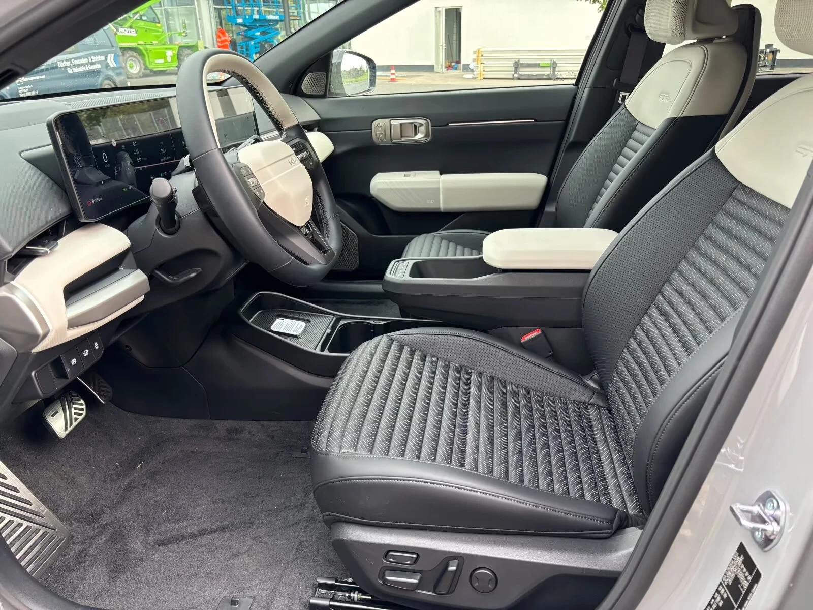 Kia EV4 GT-LINE Kia Certificate! All Options / Warranty, снимка 8 - Автомобили и джипове - 54451057