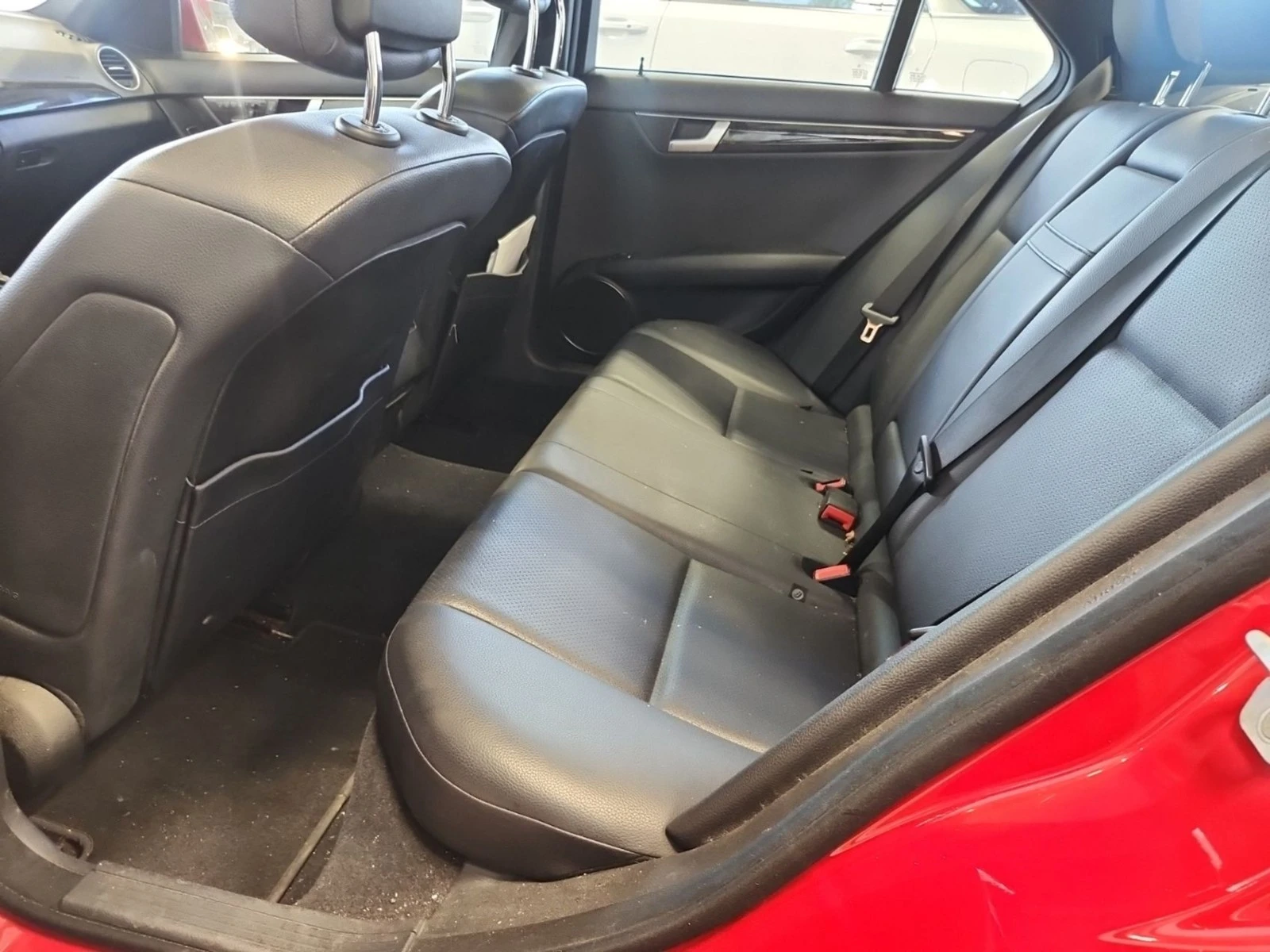 Mercedes-Benz C 350 4matic* AвтоКредит * (ЦЕНА ДО БГ), снимка 9 - Автомобили и джипове - 54542141