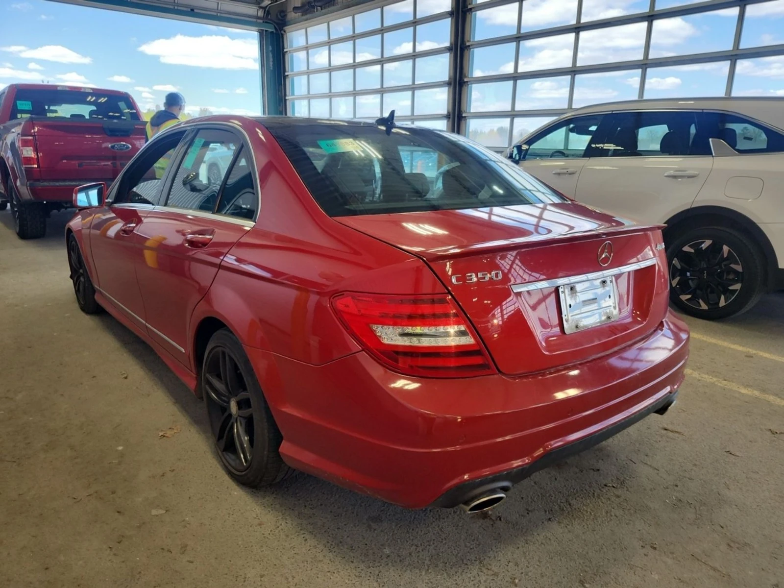 Mercedes-Benz C 350 4matic* AвтоКредит * (ЦЕНА ДО БГ), снимка 4 - Автомобили и джипове - 54542141