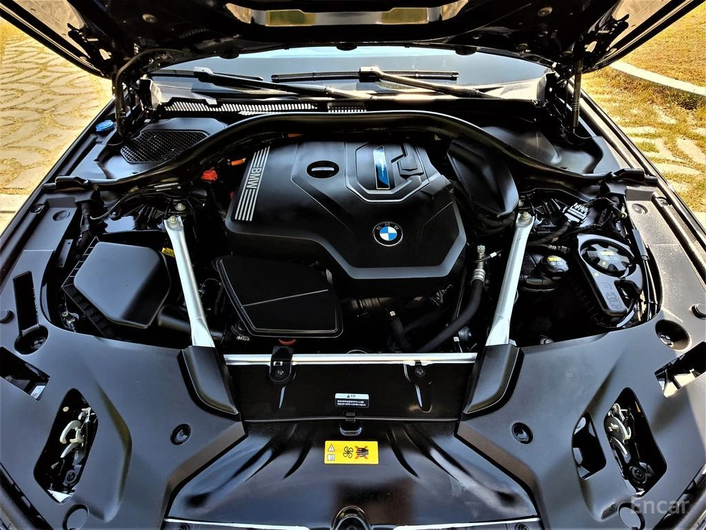 BMW 530E HYBRID* M* SPORT* HARMON* KARDON* LANE* ASSIST* 36, снимка 17 - Автомобили и джипове - 54594988