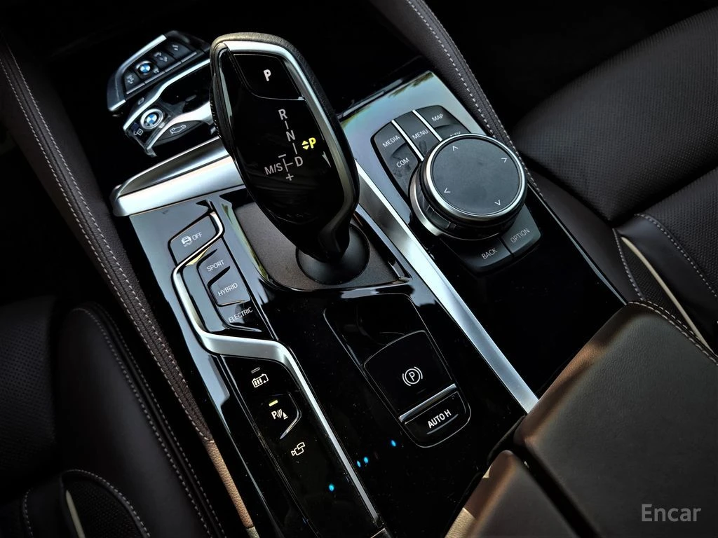 BMW 530E HYBRID* M* SPORT* HARMON* KARDON* LANE* ASSIST* 36, снимка 11 - Автомобили и джипове - 54594988