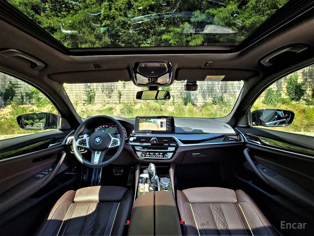 BMW 530E HYBRID* M* SPORT* HARMON* KARDON* LANE* ASSIST* 36, снимка 5 - Автомобили и джипове - 54594988