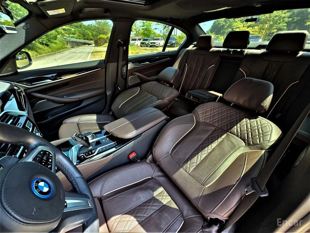 BMW 530E HYBRID* M* SPORT* HARMON* KARDON* LANE* ASSIST* 36, снимка 6 - Автомобили и джипове - 54594988