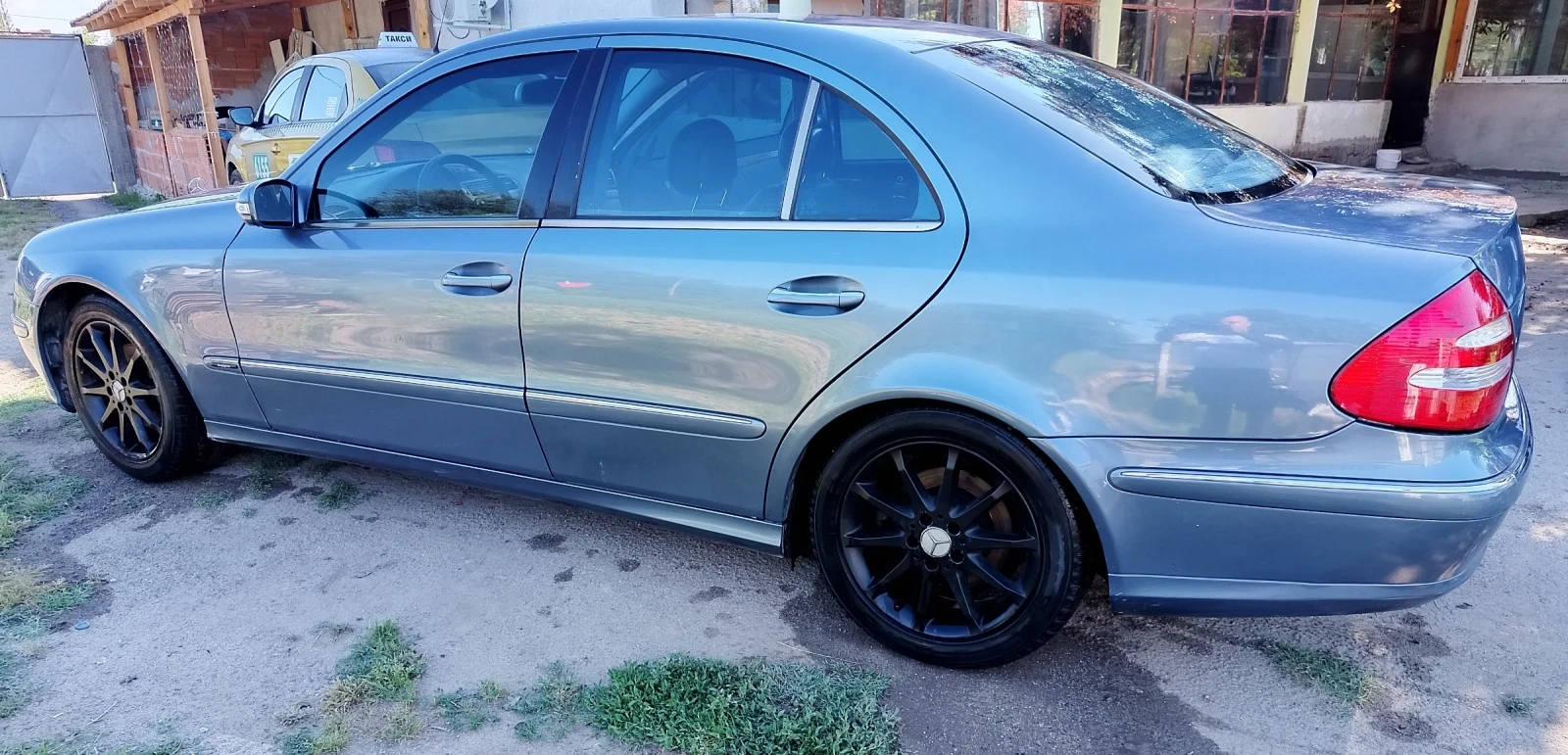 Mercedes-Benz E 320 3.2 Gaz benzin, снимка 5 - Автомобили и джипове - 54732407