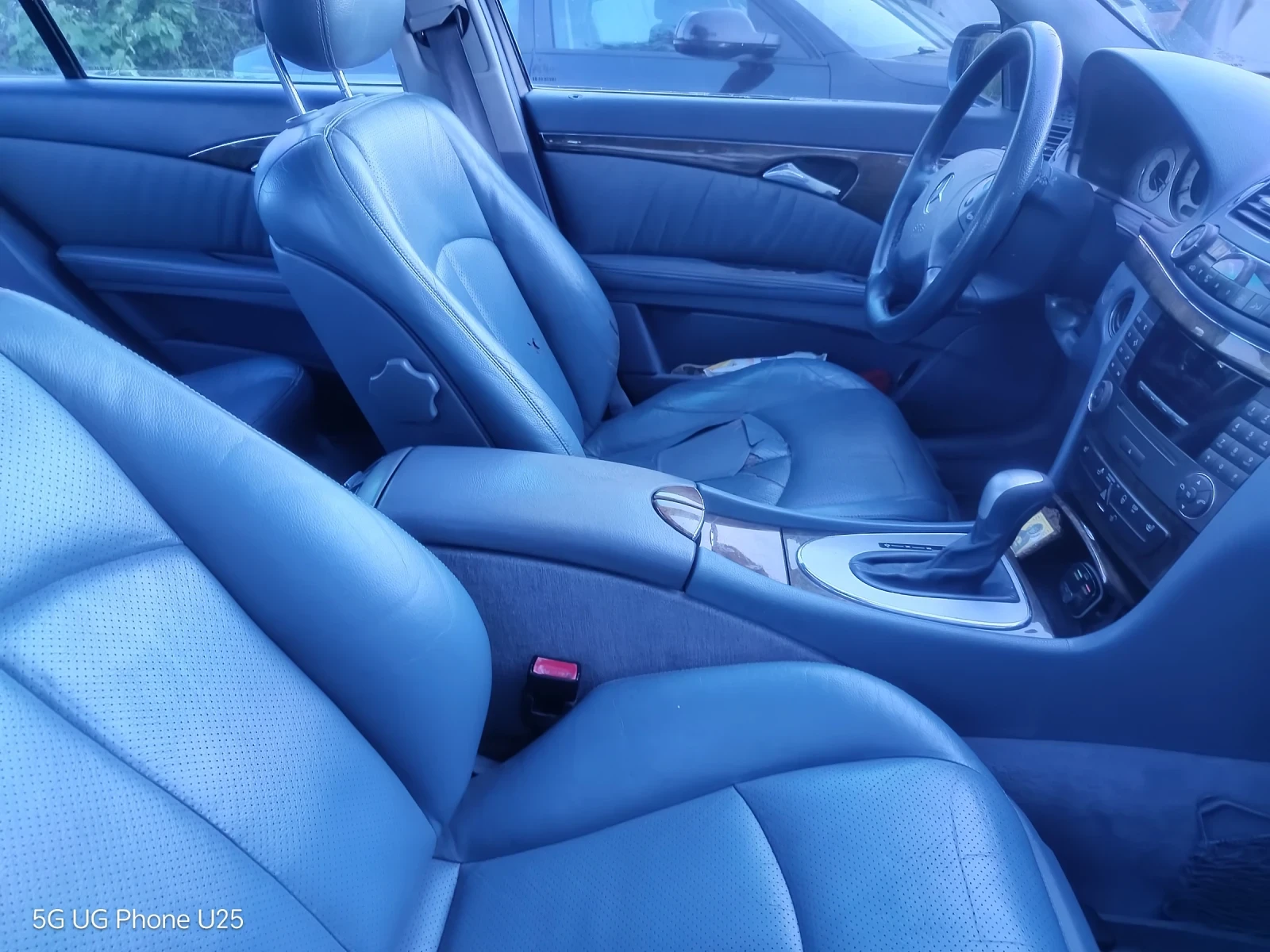 Mercedes-Benz E 320 3.2 Gaz benzin, снимка 10 - Автомобили и джипове - 54732407