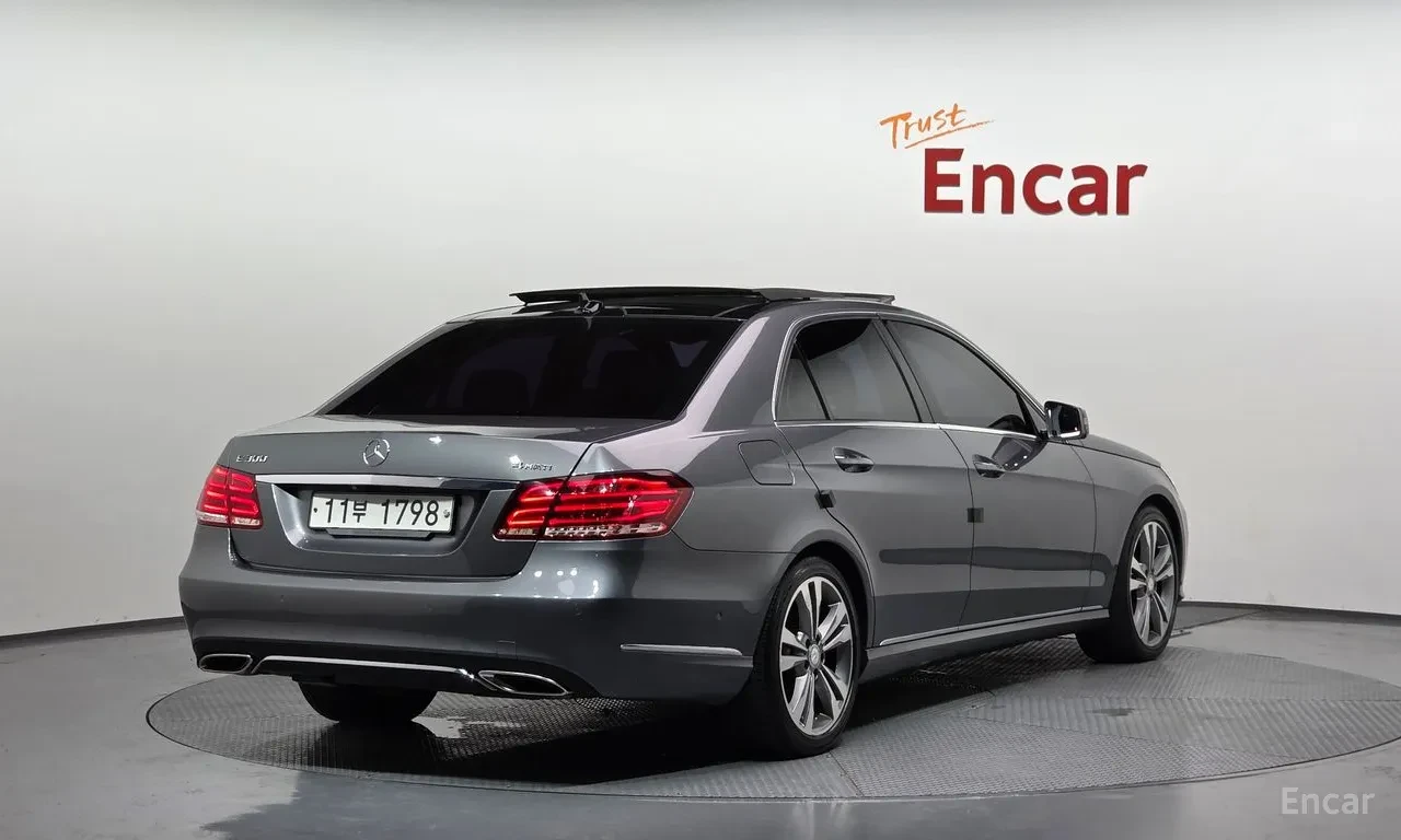 Mercedes-Benz E 300 4MATIC , снимка 2 - Автомобили и джипове - 55475947