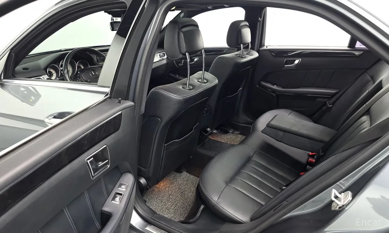 Mercedes-Benz E 300 4MATIC , снимка 8 - Автомобили и джипове - 55475947