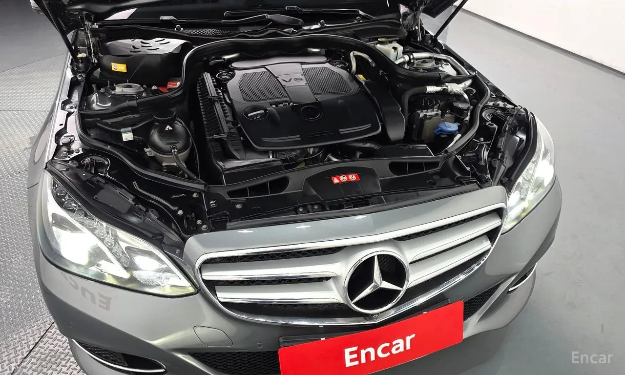 Mercedes-Benz E 300 4MATIC , снимка 4 - Автомобили и джипове - 55475947