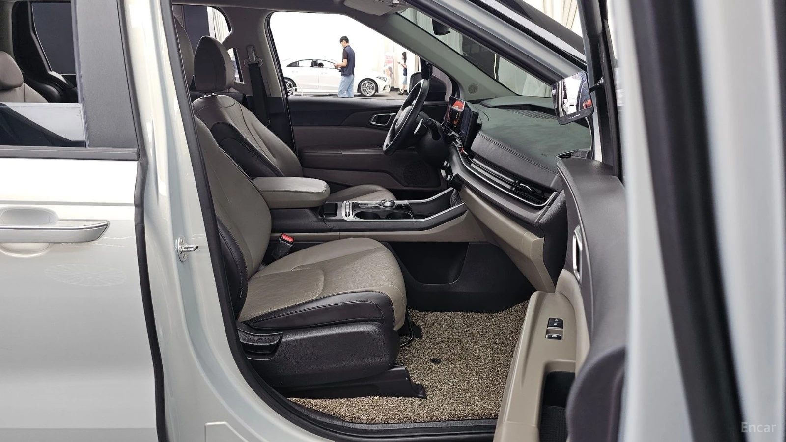 Kia Carnival 2.2d* PRESTIGE* КОЖА* ПОДГРЕВ* ОБДУХВАНЕ* КАМЕРА* , снимка 11 - Автомобили и джипове - 55491584